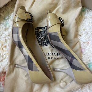 Burberry Cream and Black Heels with Signature Style